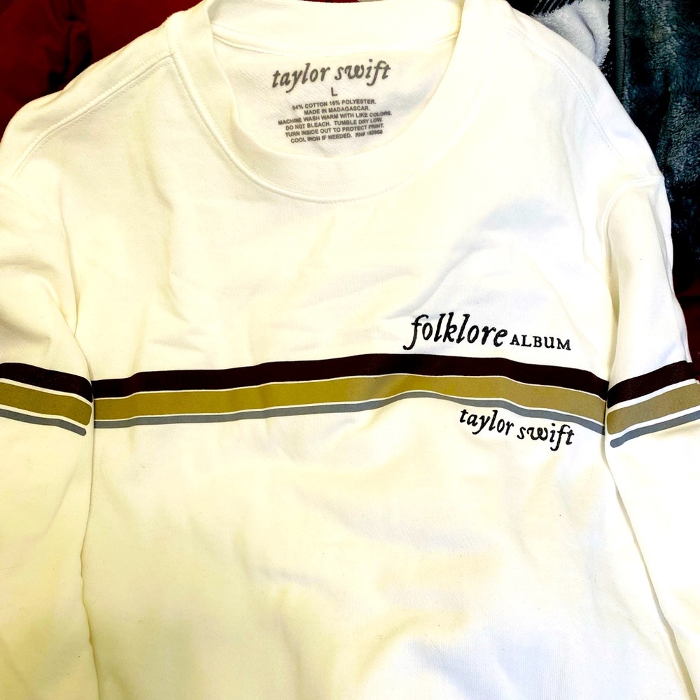 Taylor Swift “cliffside pullover”